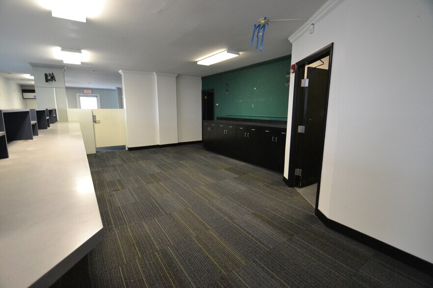 More Photos Of 630 Highland Ave, Waterbury Storefront Retail Residential For Lease