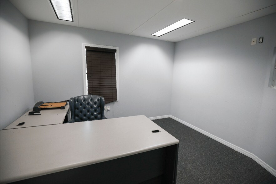 More Photos Of 5305 Garden Ln, Tampa Industrial For Sale