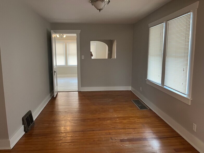 More Photos Of 604 W Farm Road 182, Springfield Loft Creative Space For Lease