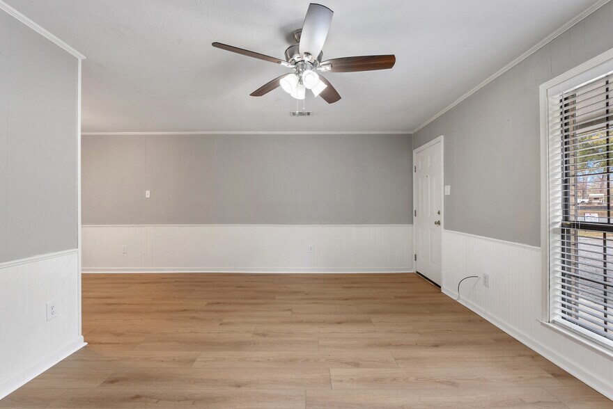 More Photos Of 16 Linder Rd, Greenbrier Apartments For Sale
