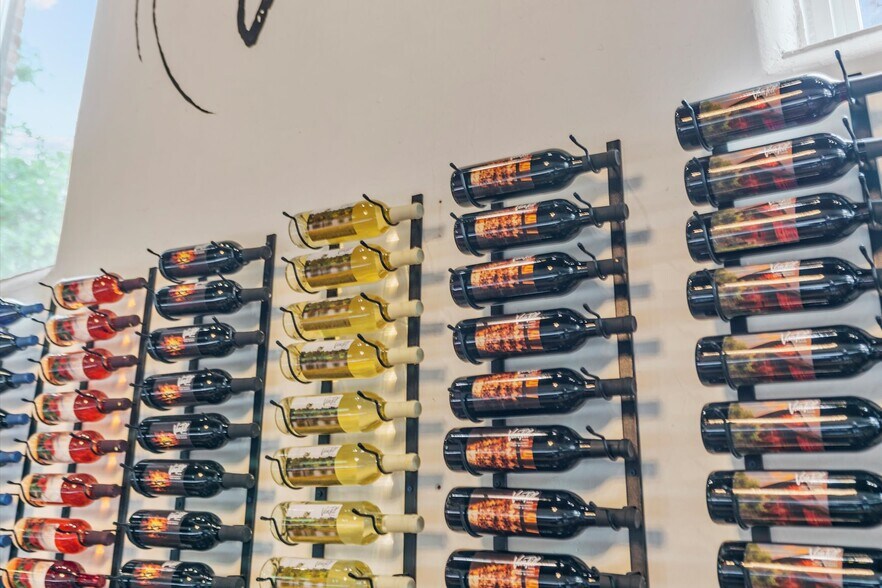 More Photos Of 415 S Thompson Ave, Excelsior Springs Bar For Sale