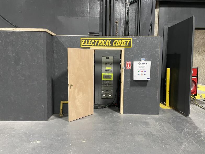 More Photos Of 4865 Arthur Kill Rd, Staten Island Warehouse For Sale