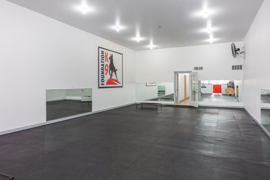 More Photos Of 27 S 100 W, Valparaiso Veterinarian Kennel For Sale