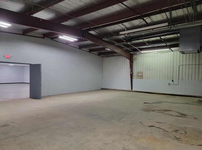 More Photos Of 2486-2498 State Route 12B, Hamilton Warehouse For Lease