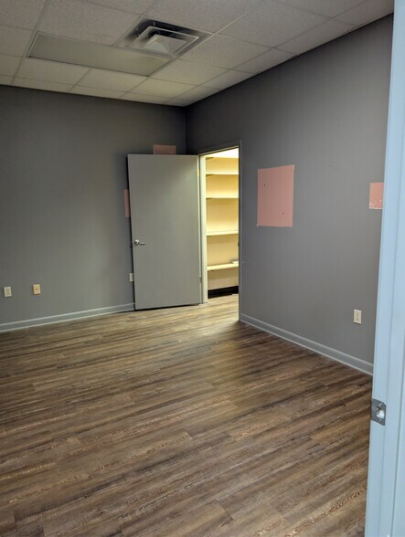More Photos Of 2033 E Race Ave, Searcy General Retail For Lease