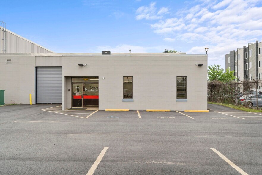 Primary Photo Of 1001 E 4th St, Richmond Showroom For Lease