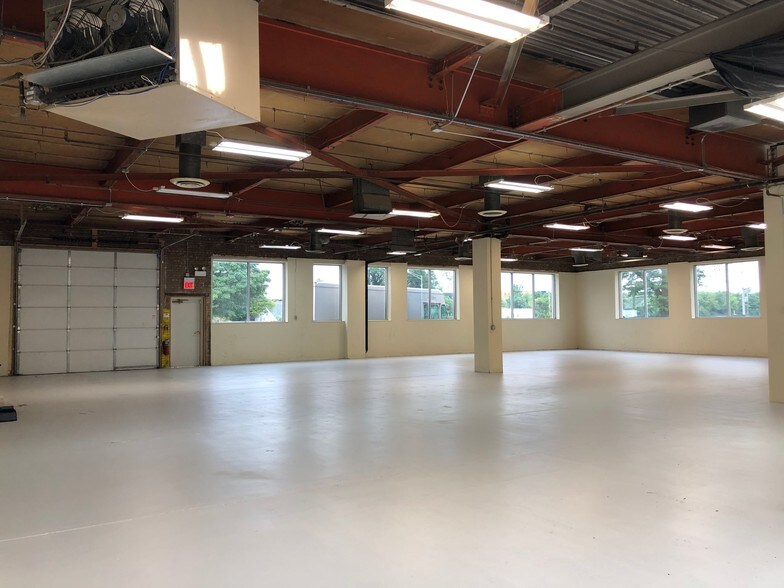 More Photos Of 2740 W Washington Blvd, Bellwood Manufacturing For Lease