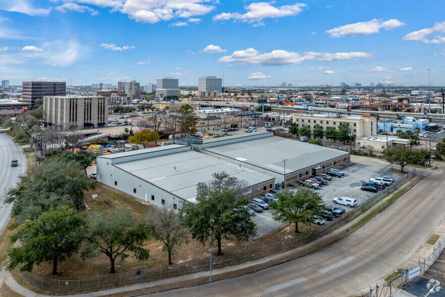 More Photos Of 6080 Hooton St, Houston Warehouse For Sale