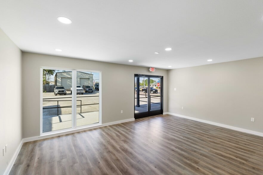 More Photos Of 4650 Center St, Deer Park Office For Lease