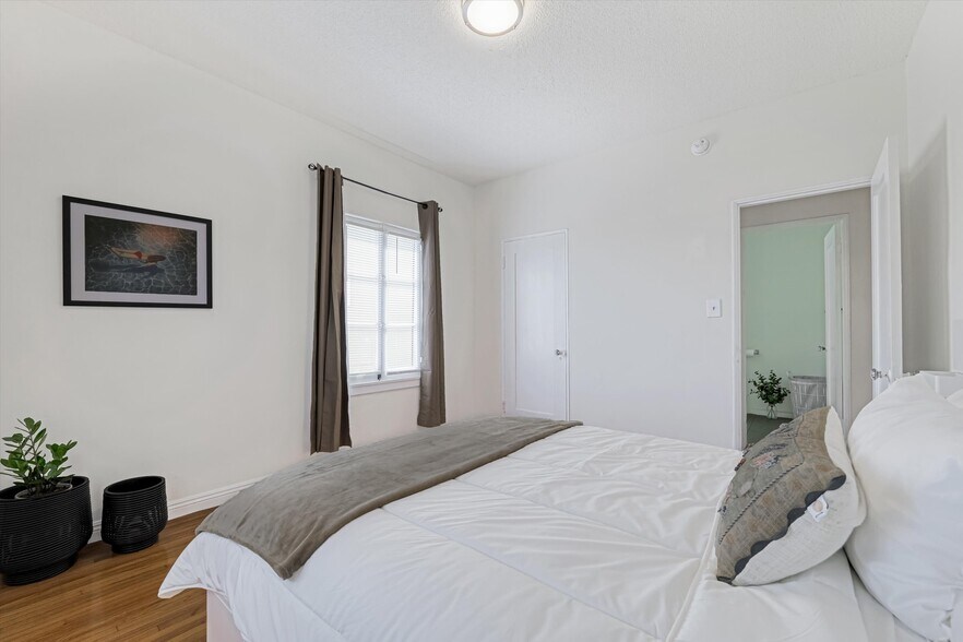 More Photos Of 153-157 W Channel Rd, Santa Monica Apartments For Sale