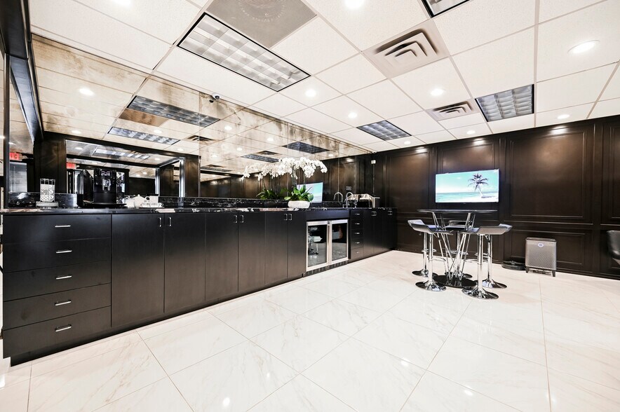 More Photos Of 630 S 3rd St, Las Vegas Office For Sale