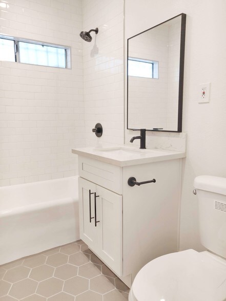 More Photos Of 537 N Orange Dr, Los Angeles Apartments For Sale