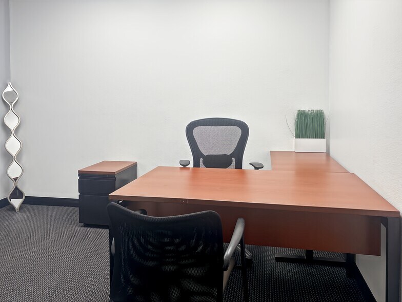 More Photos Of 2300 W Sahara Ave, Las Vegas Coworking Space