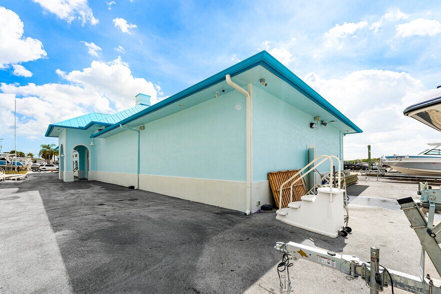 More Photos Of 250-300 SW Monterey Rd, Stuart Freestanding For Sale