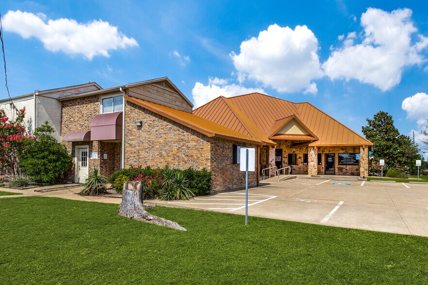 More Photos Of 230 E Ovilla Rd, Red Oak Office For Lease