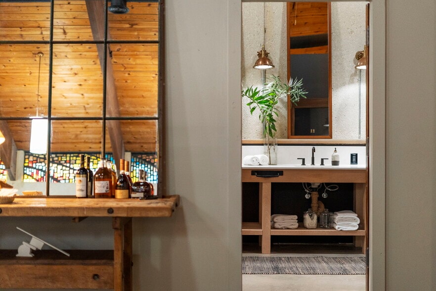 More Photos Of 4720 Avenue O 1/2, Galveston Showroom For Sale