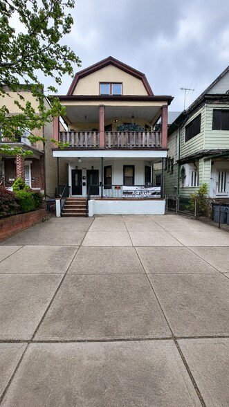 Primary Photo Of 1718 E 17th St, Brooklyn Office Residential For Lease