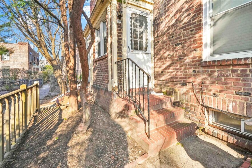 More Photos Of 3930 45th St, Sunnyside Apartments For Sale