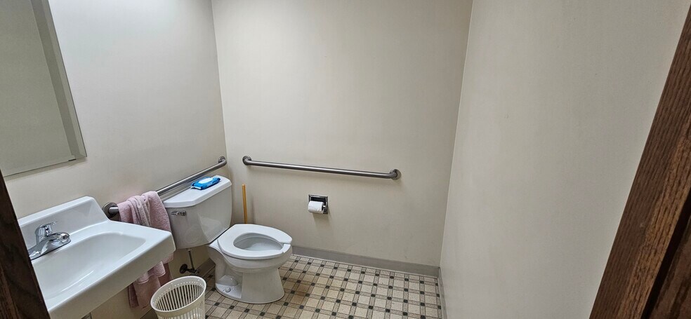 More Photos Of 3113 Kinzie Ave, Racine Storefront For Sale