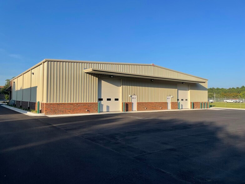 More Photos Of 3217 Pennington Drive, Wilmington Flex For Lease