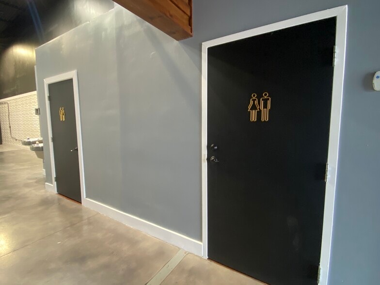 More Photos Of 1422 Woodmont Ln NW, Atlanta Showroom For Sale