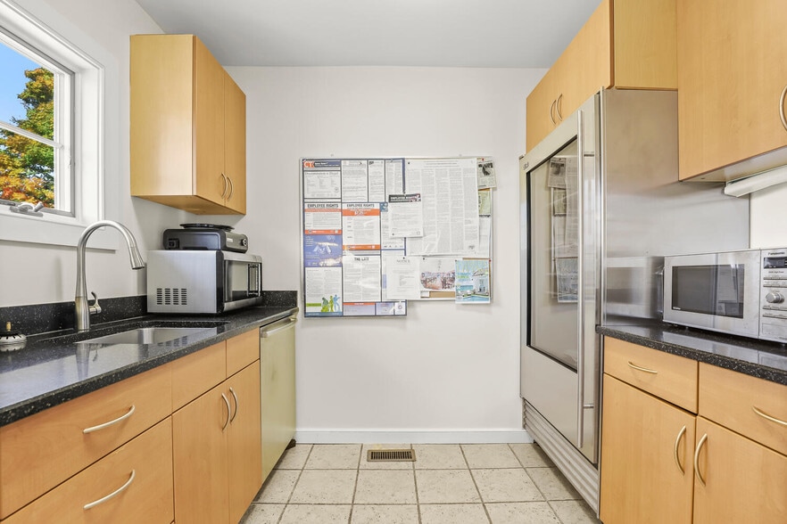 More Photos Of 95 Reef Rd, Fairfield General Retail For Lease