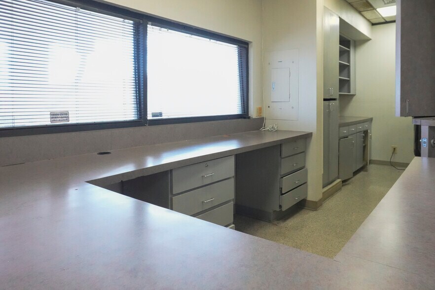 More Photos Of 11559 Leopard St, Corpus Christi Medical For Lease