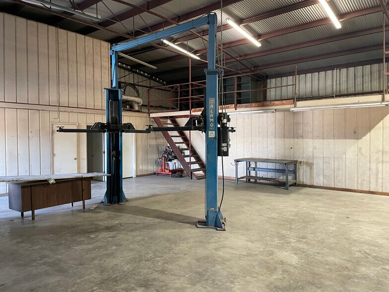 More Photos Of 14685 Old Frio City Rd, Lytle Warehouse For Sale
