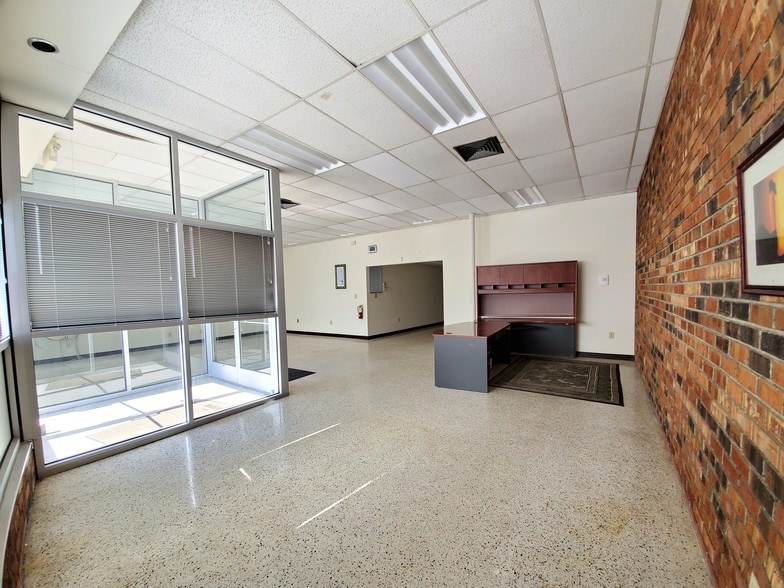 More Photos Of 227 28th St, Newport News Storefront Retail Office For Lease