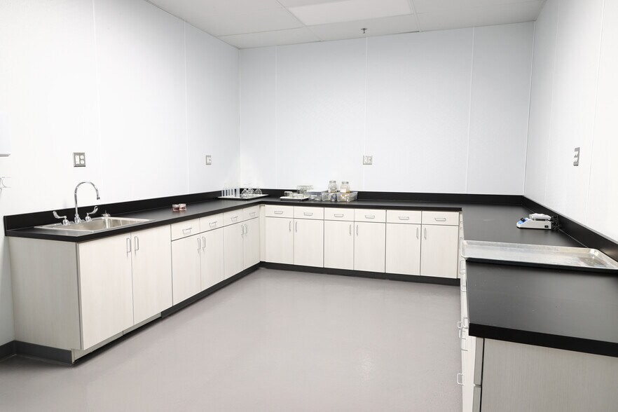 More Photos Of 3215-3225 E 42nd Ave, Denver Food Processing For Sale