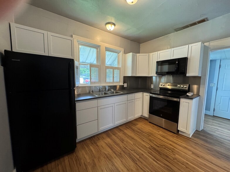 More Photos Of 1720 Main St, Elkhart Industrial For Sale
