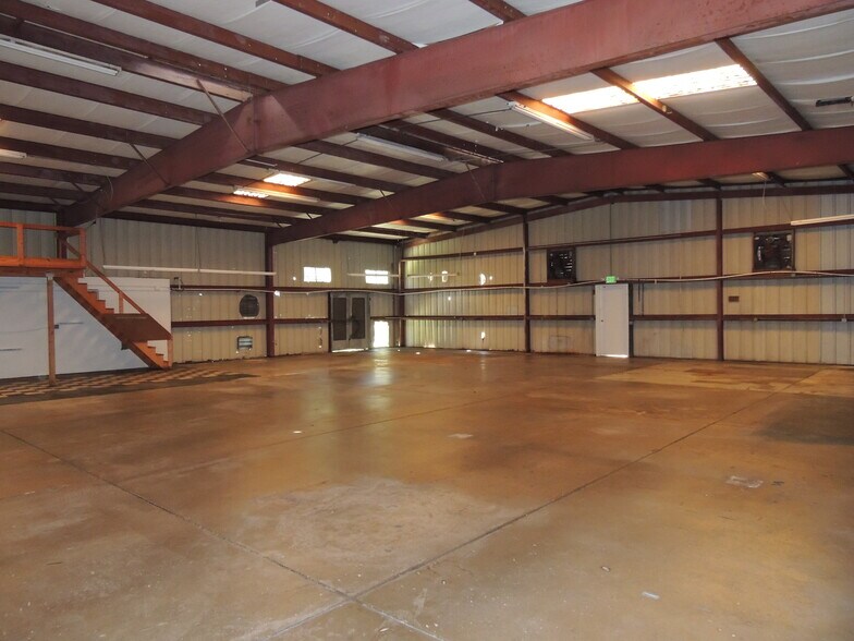 More Photos Of 2311 Whitfield Industrial Way, Sarasota Warehouse For Sale