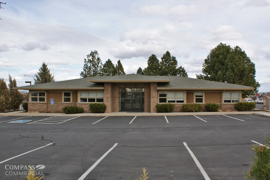 Primary Photo Of 111 NW Larch Ave, Redmond Medical For Lease