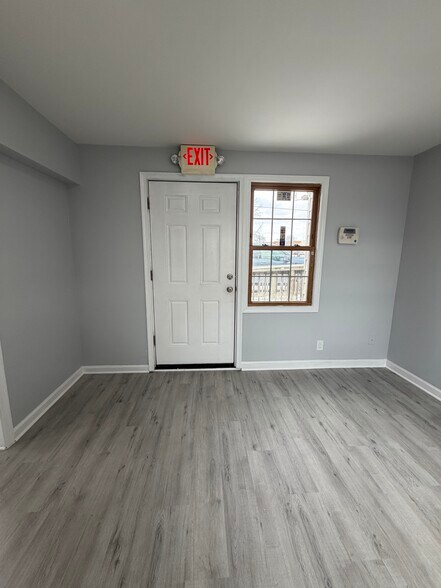 More Photos Of 13801 Brandywine Rd, Brandywine General Retail For Lease