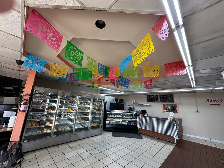 More Photos Of 1821 Crestridge Dr, Mesquite Freestanding For Sale