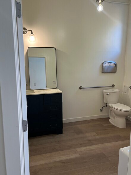 More Photos Of 2967 College Ave, Berkeley Restaurant For Lease