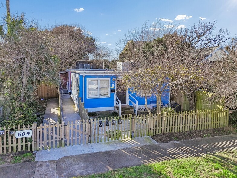 More Photos Of 609 Sealy St, Galveston Apartments For Sale
