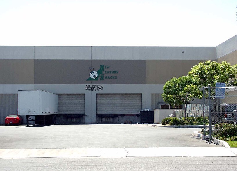 More Photos Of 5950 Corvette St, Commerce Warehouse For Lease