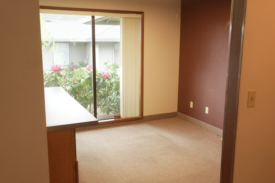 More Photos Of 12728 SE Stark St, Portland Loft Creative Space For Sale