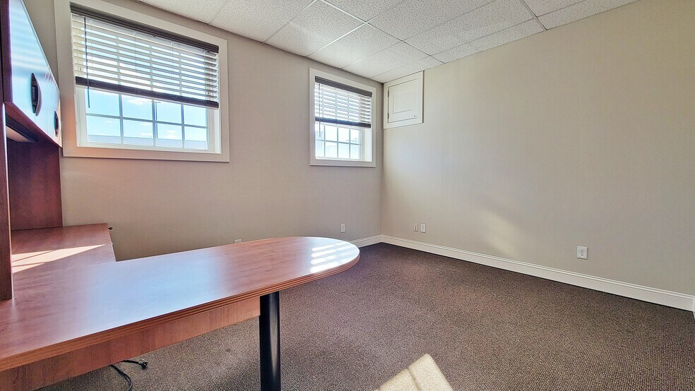 More Photos Of 2611 S Shirlington Rd, Arlington Warehouse For Lease