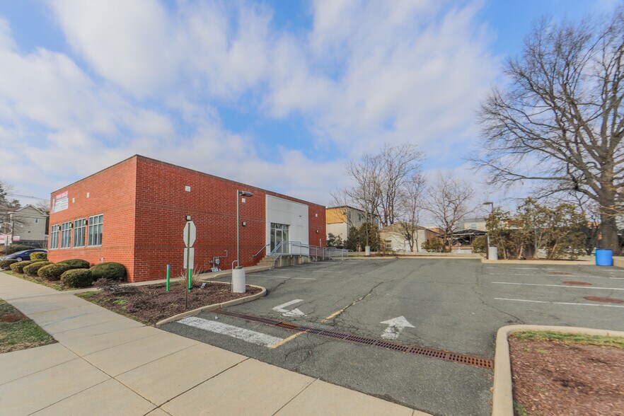 More Photos Of 1610 Main Ave, Clifton Bank For Sale