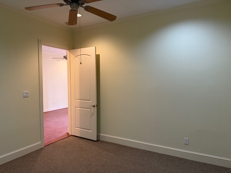 More Photos Of 13644 Breton Ridge St, Houston Medical For Sale