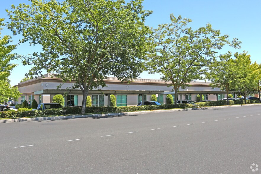 More Photos Of 7475 N Palm Ave, Fresno Office For Lease