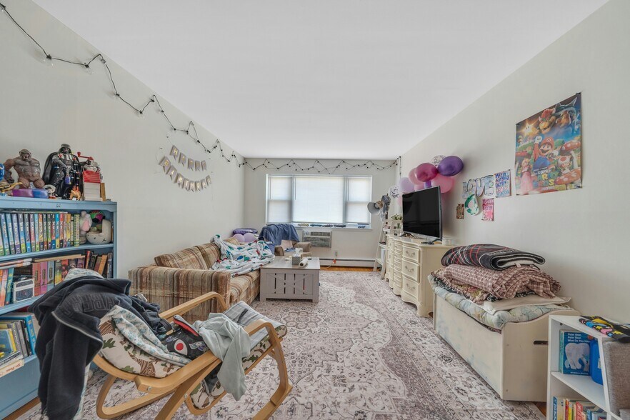 More Photos Of 161 S Pearl St, Pearl River Apartments For Sale