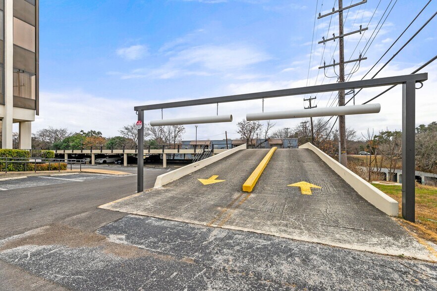 More Photos Of 1802 NE Loop 410, San Antonio Office For Sale
