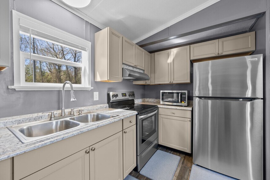 More Photos Of 9572 Hwy 41 W, Pink Hill Land For Sale