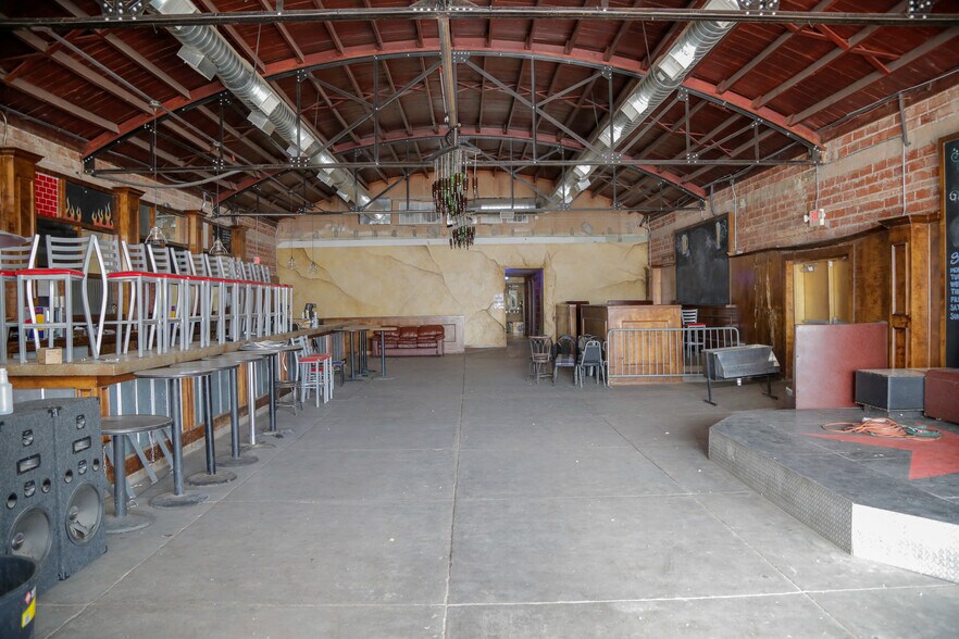 More Photos Of 1928 Buddy Holly Ave, Lubbock Bar For Sale