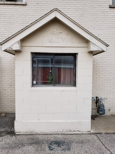 More Photos Of 2707 7th Street Rd, Louisville General Retail For Sale