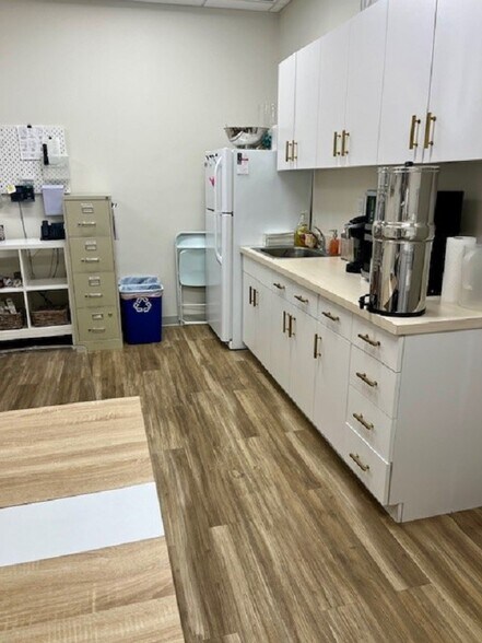 More Photos Of 7465 Poplar Ave, Germantown Medical For Lease
