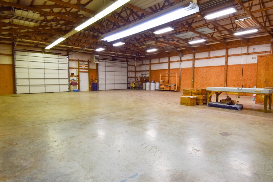 More Photos Of 1201 Old Hopewell Rd, Castalian Springs Showroom For Sale